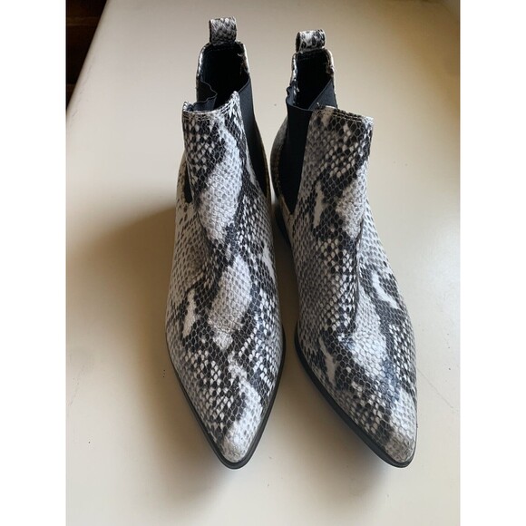 Blondo Womens Emelia Waterproof Black White Snake Print Ankle Booties Size 8M - Picture 5 of 11